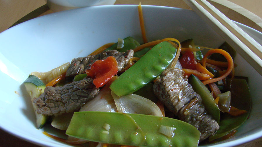Chinapfanne mit Rindfleisch und Zuckerschoten - tolles China Gericht