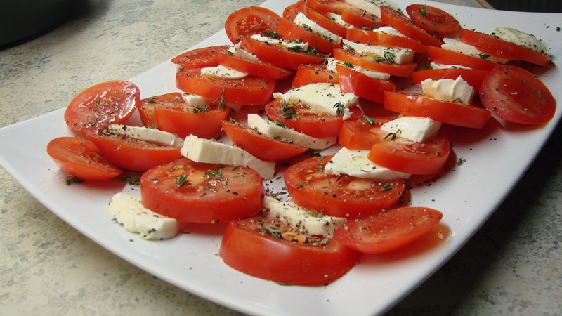 Tomate Mozarella - italienisch Caprese genannt - Tolle Vorspeise