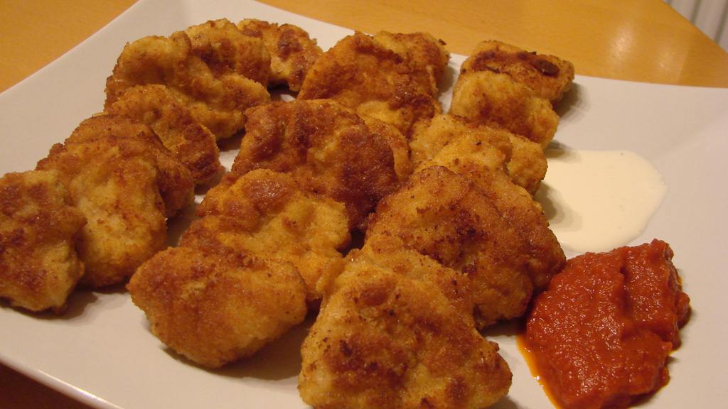 Hähnchen Nuggets mit Tomatensalsa und Limettendip - Tolles Fingerfood