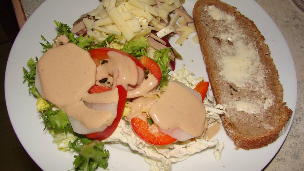 Käse Wurst Salat Rezept - nach Schweizer Art
