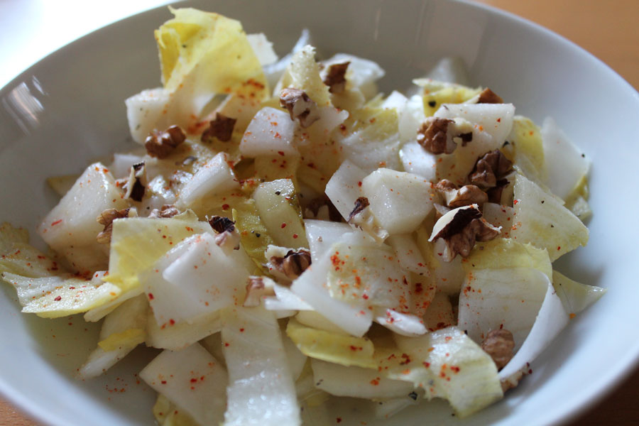 Chicoree Salat mit Birnen - schneller Winter-Salat