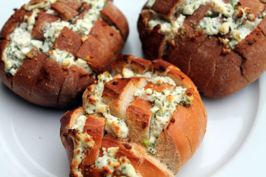 Brötchen mit Feta gefüllt