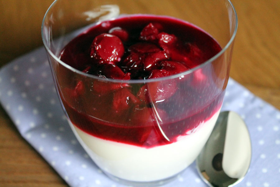 Dessert aus Sauerkirschen