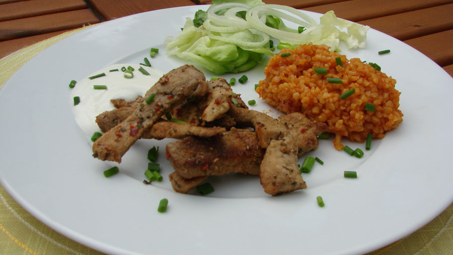 Gyros mit Tomatenbulgur und Joghurtsauce