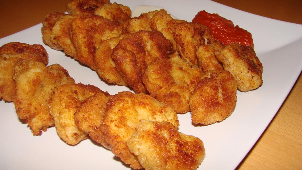 Hähnchen Nuggets mit Tomatensalsa und Limettendip