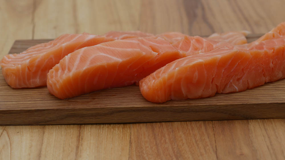 Lachs auf der Planke gegrillt