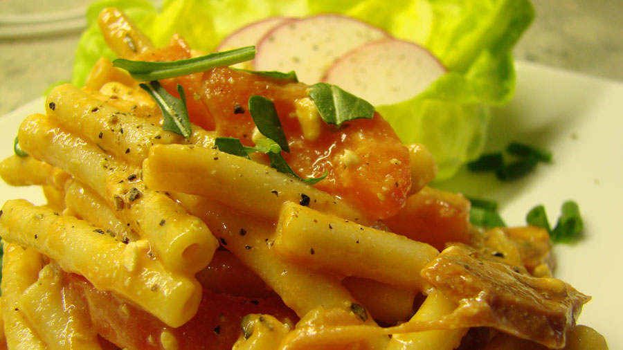 Nudelsalat mit Schafskäse