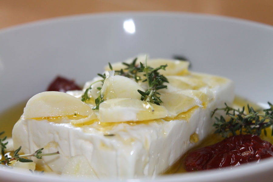 Schafskäse mariniert