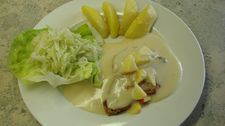 Schweinfilet mit Apfel Meerrettich Sauce