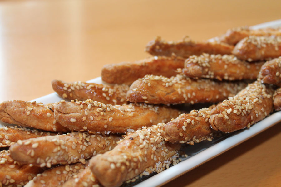 Sesam Käsestangen - leckeres Knabbergebäck