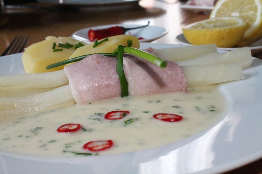 Spargel mit Kochschinken - leichtes Frühlingsrezept