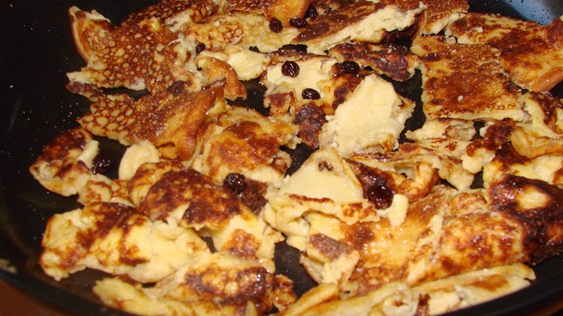 Topfenschmarren mit Apfelkompott