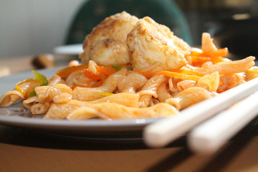 Woknudeln mit gebackenem Blumenkohl