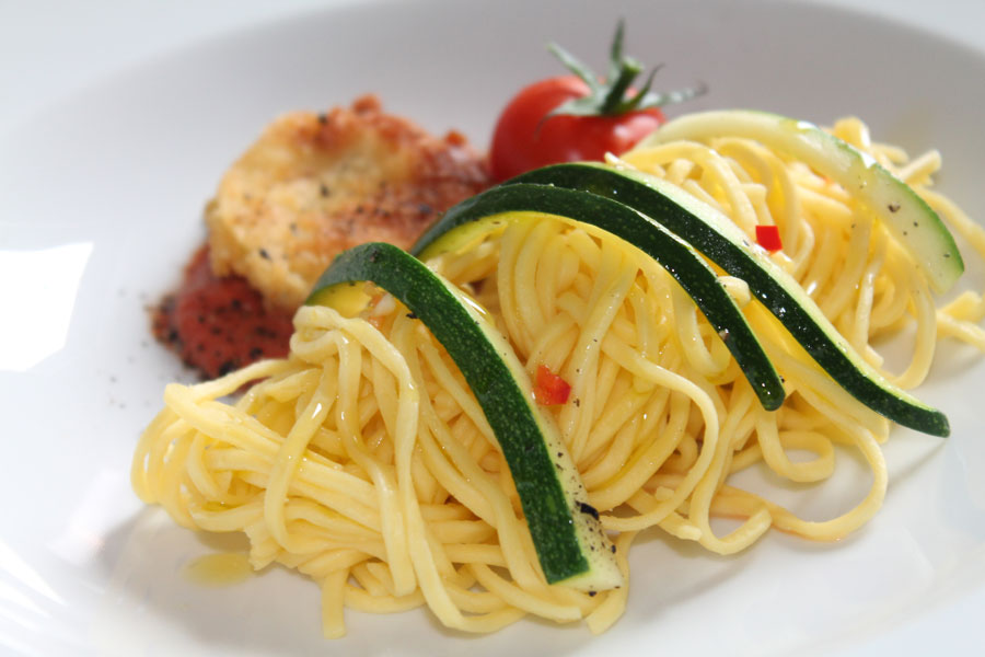 Zucchini Nuggets mit Spaghetti